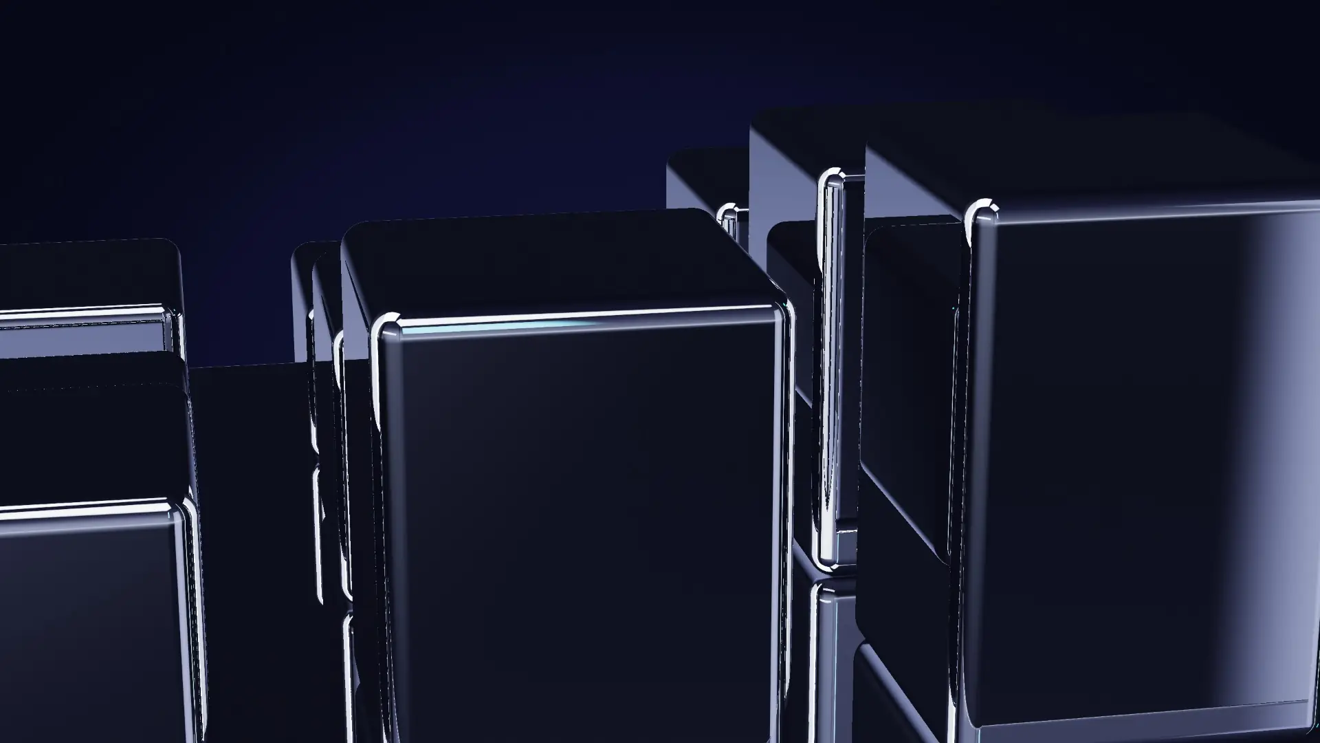 Des modules de chrome qui s'élèvent d'une même base — en gros plan